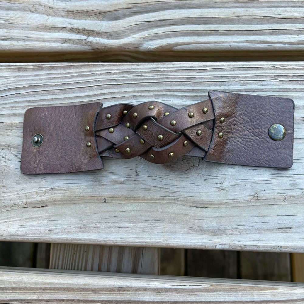 - 4 Mixed Cuff Bundle! Like New! - image 5